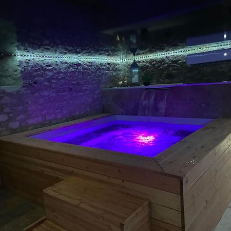 Gite A La Ferme Avec Jacuzzi Et Sauna Villefloure Exterior photo
