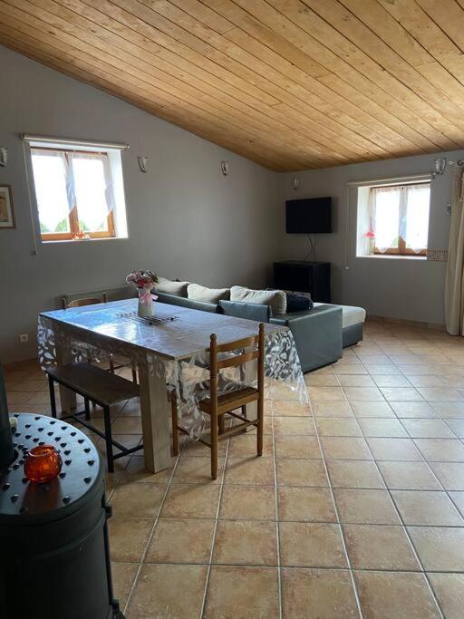 Gite A La Ferme Avec Jacuzzi Et Sauna Villefloure Exterior photo