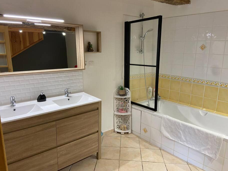 Gite A La Ferme Avec Jacuzzi Et Sauna Villefloure Exterior photo