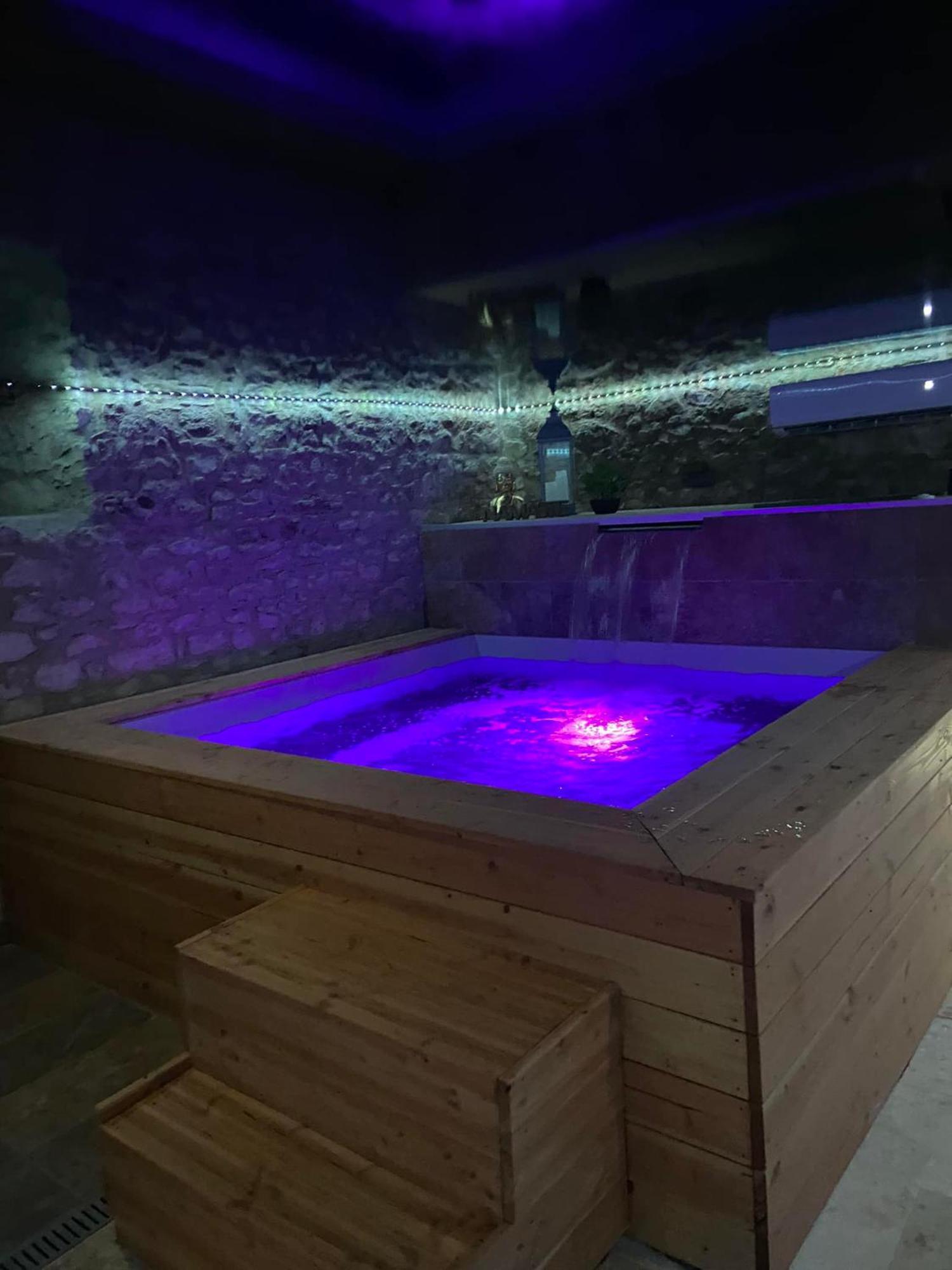 Gite A La Ferme Avec Jacuzzi Et Sauna Villefloure Exterior photo